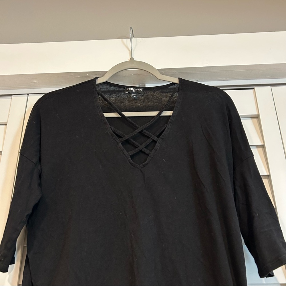 Women’s Express Size Small Black Criss Cross Neck Elbow Length blouse - Picture 2 of 7